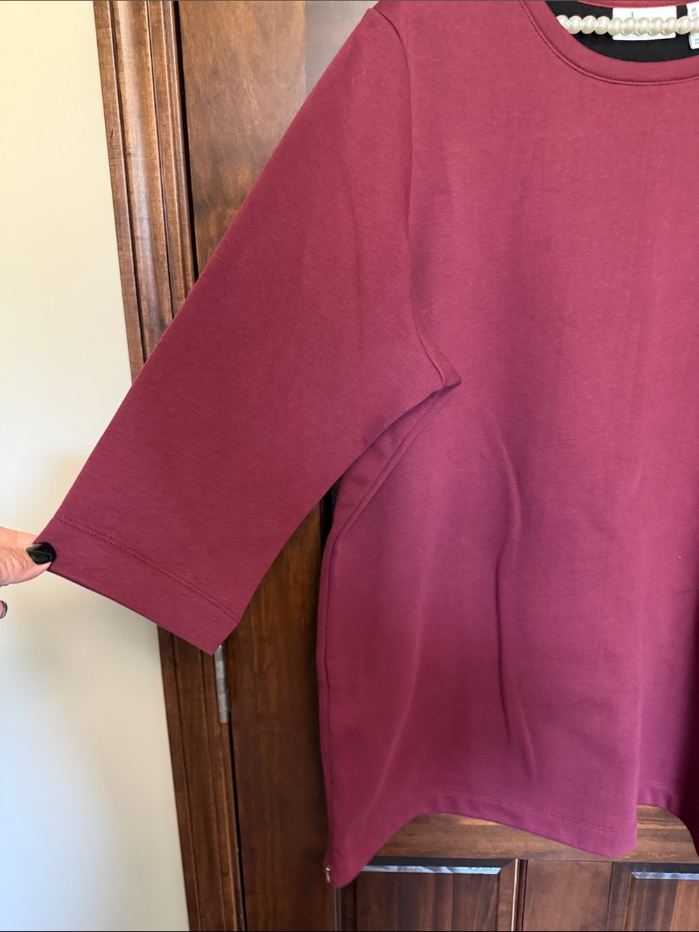 D&Co Everyday Sweatshirt Tunic Top in Burgundy - Picture 4 of 8
